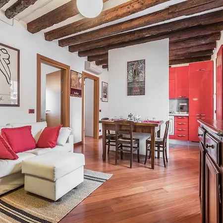 Mit Privater Terrasse Apartmán Benátky